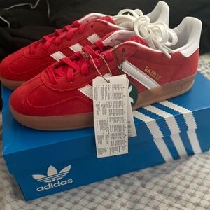 BRAND NEW ADIDAS GAZELLE M7.5/W9